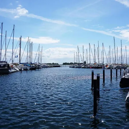 Burgtiefe Suedstrand Strandgut Fuer 4 Pers E-kamin Sued-bk Wama * Femern